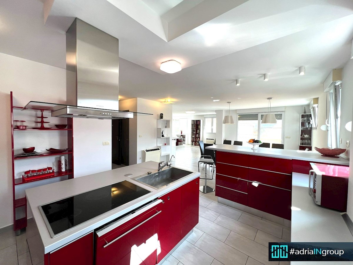 Dugopolje, 4 sobno PENTHOUSE 174m2 // preberi opis / PRILOŽEN VIDEO