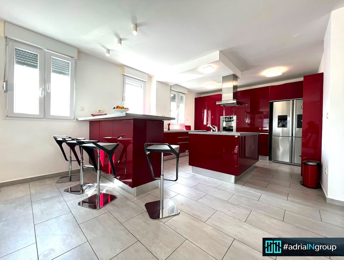 Dugopolje, 4 sobno PENTHOUSE 174m2 // preberi opis / PRILOŽEN VIDEO