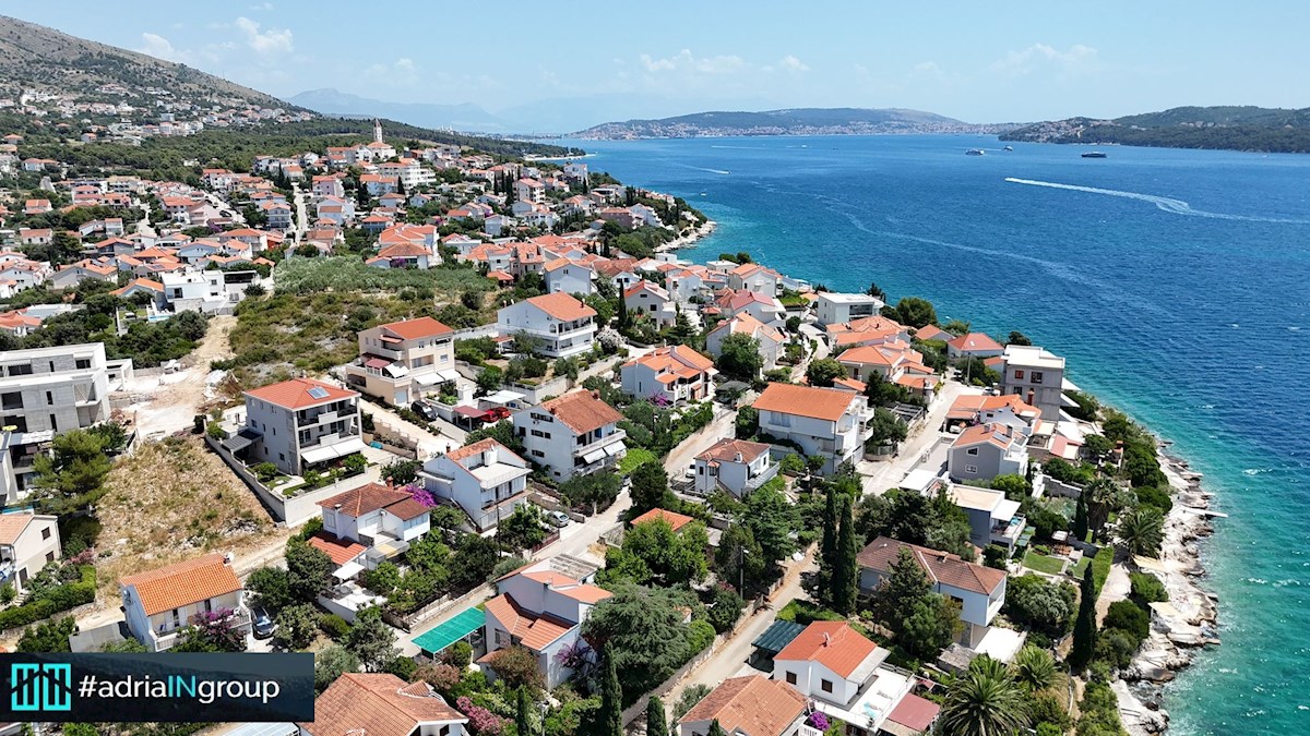 Hiša, PRVA VRSTA DO MORJA (3 apartmaji) – SEGET VRANJICA / video / preberi opis