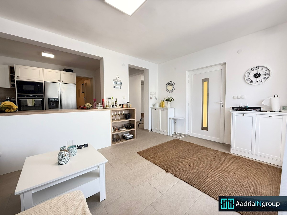 Hiša, PRVA VRSTA DO MORJA (3 apartmaji) – SEGET VRANJICA / video / preberi opis