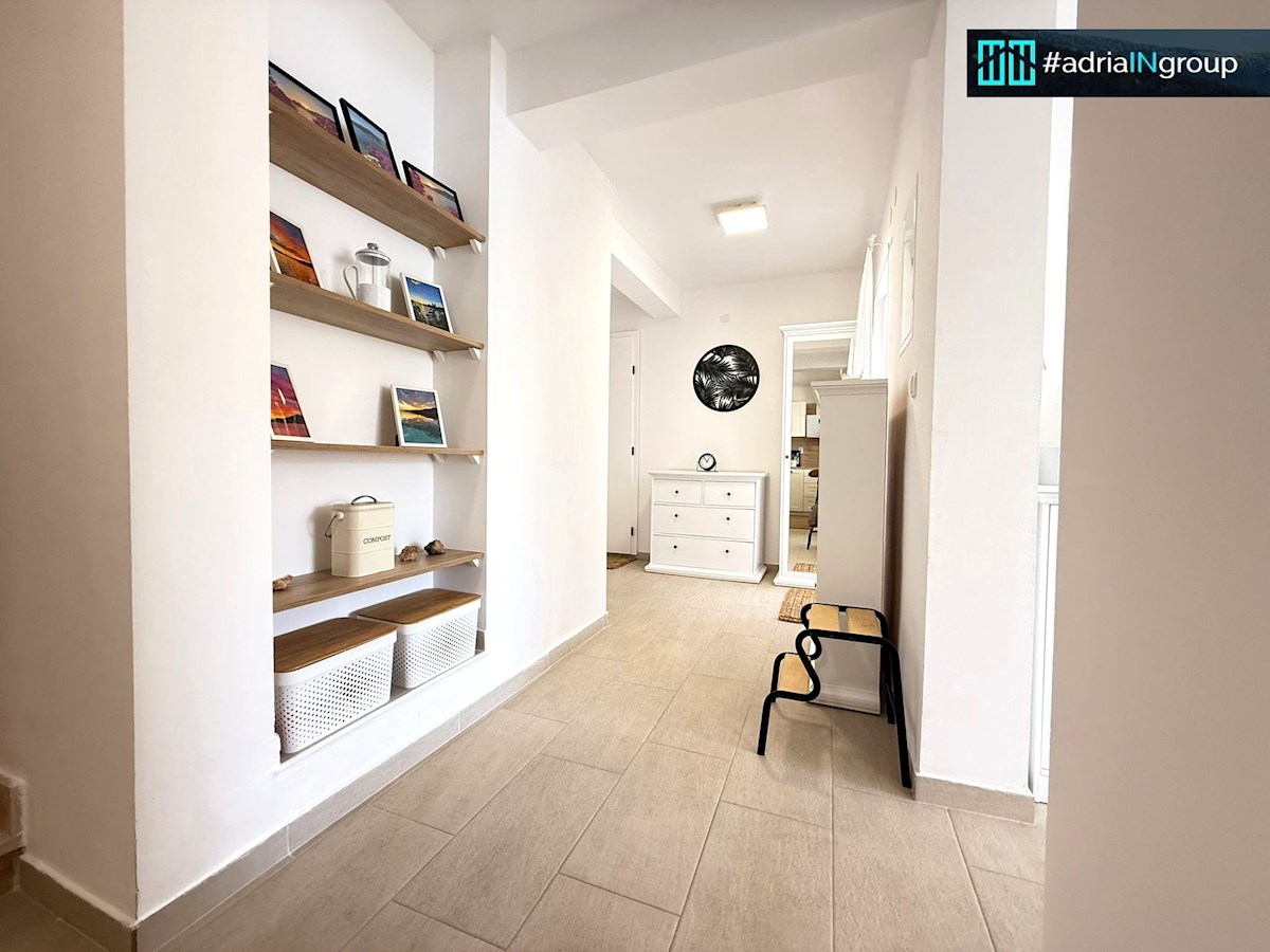 Hiša, PRVA VRSTA DO MORJA (3 apartmaji) – SEGET VRANJICA / video / preberi opis