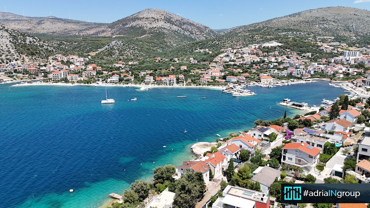Hiša, PRVA VRSTA DO MORJA (3 apartmaji) – SEGET VRANJICA / video / preberi opis
