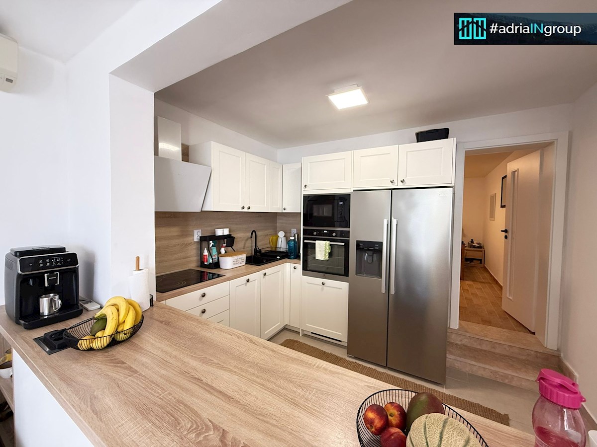 Hiša, PRVA VRSTA DO MORJA (3 apartmaji) – SEGET VRANJICA / video / preberi opis