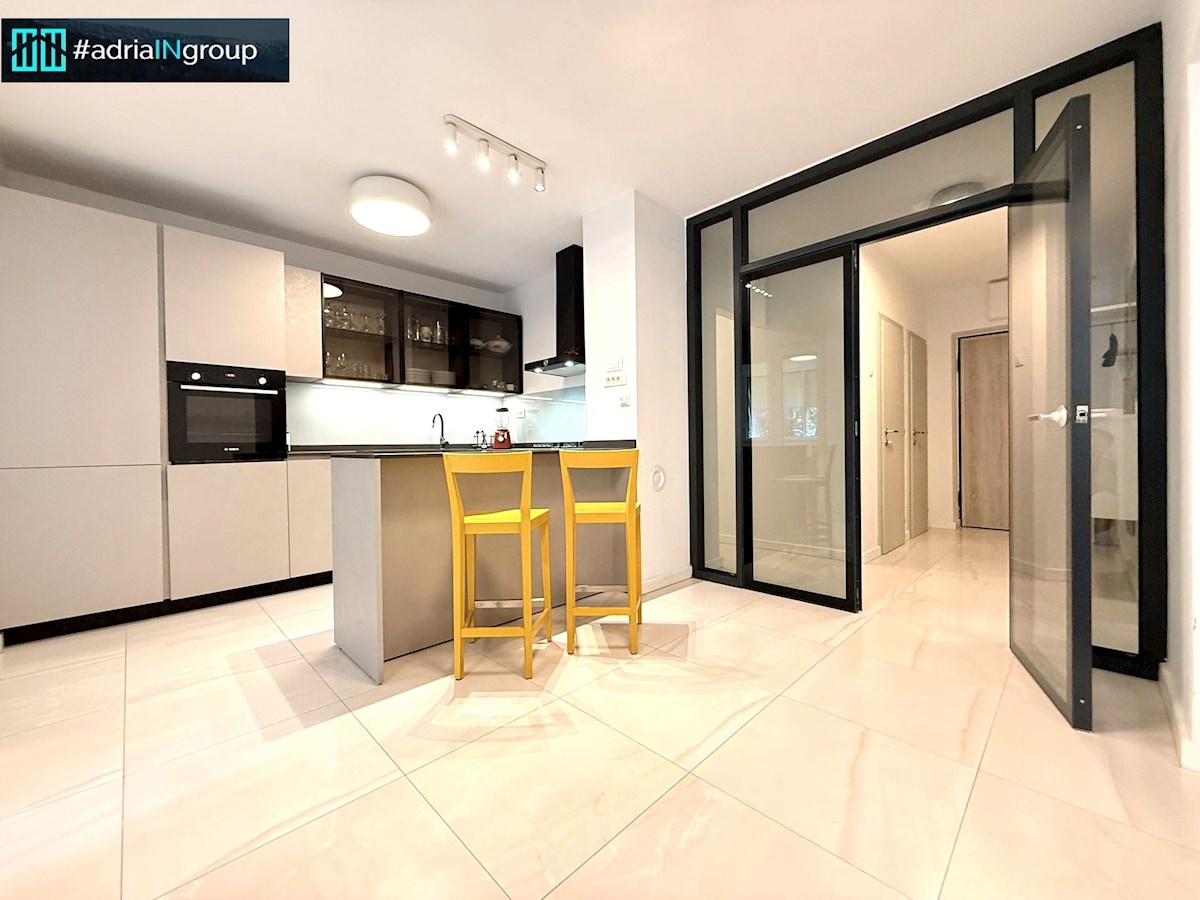 Marjan - Spinut / MODERN 3-SOBNI APARTMA / VRHUNSKA LOKACIJA / preberite opis - VIDEO