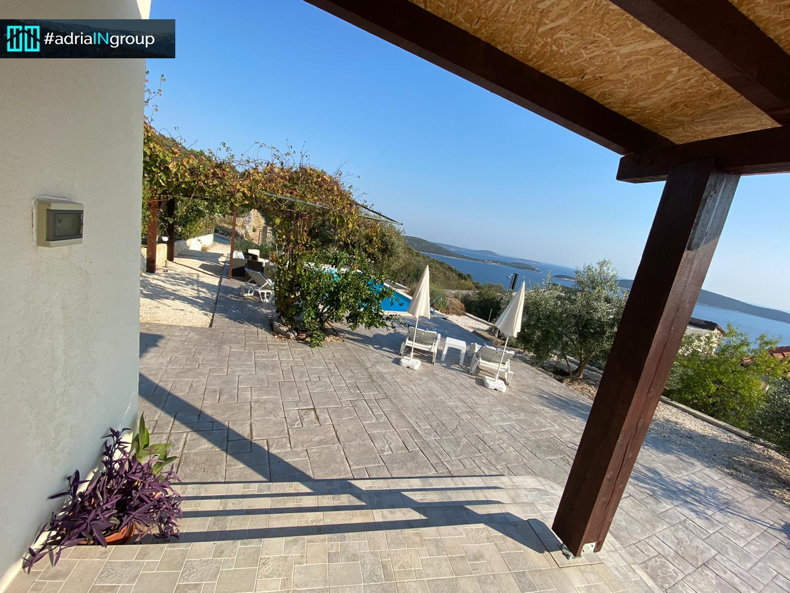 Sevid // PANORAMSKI POGLED NA MORJE / bazen, vrt, novejša gradnja / VIDEO v opisu