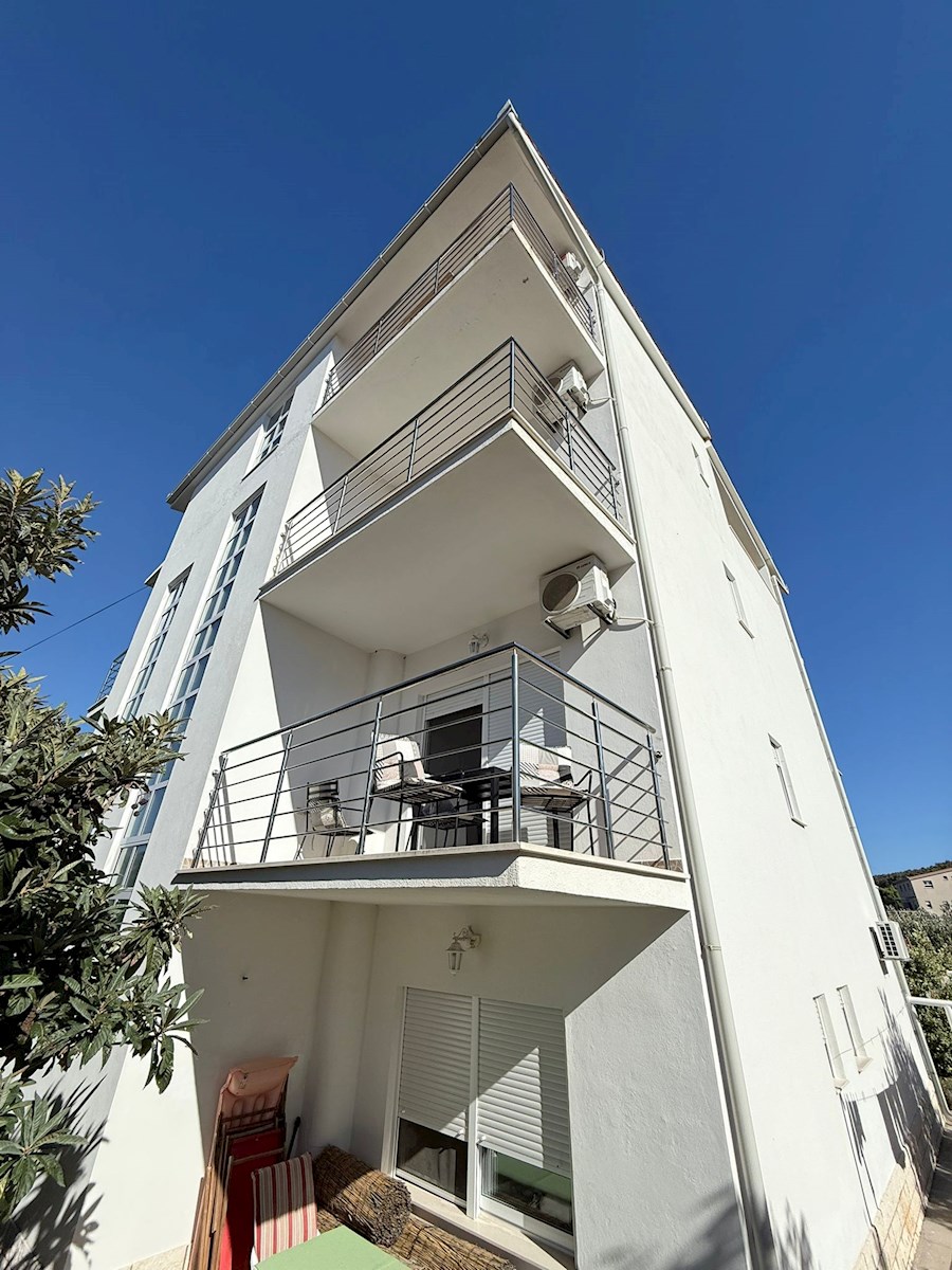 ČIOVO // Slatine, apartmajska hiša 50m od morja / pogled / preberi opis - video