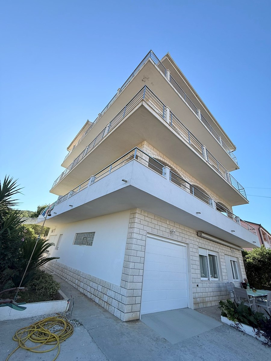 ČIOVO // Slatine, apartmajska hiša 50m od morja / pogled / preberi opis - video