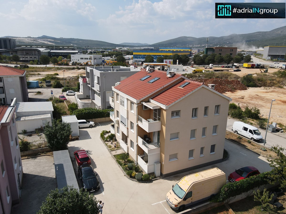 Dugopolje, 4 sobno PENTHOUSE 174m2 // preberi opis / PRILOŽEN VIDEO