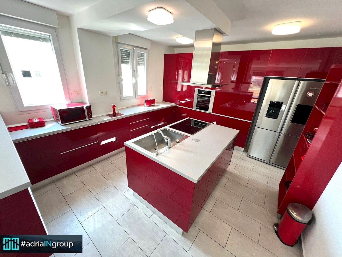 Dugopolje, 4 sobno PENTHOUSE 174m2 // preberi opis / PRILOŽEN VIDEO