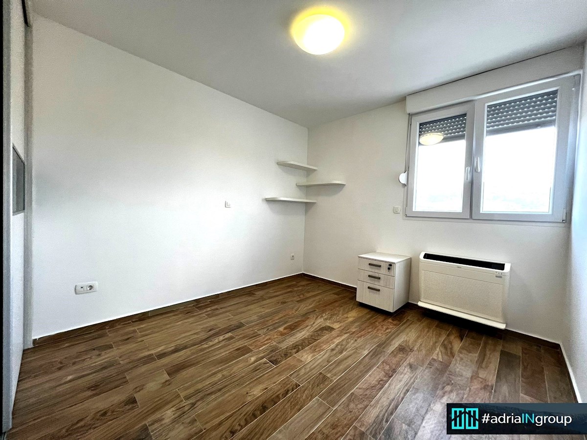 Dugopolje, 4 sobno PENTHOUSE 174m2 // preberi opis / PRILOŽEN VIDEO