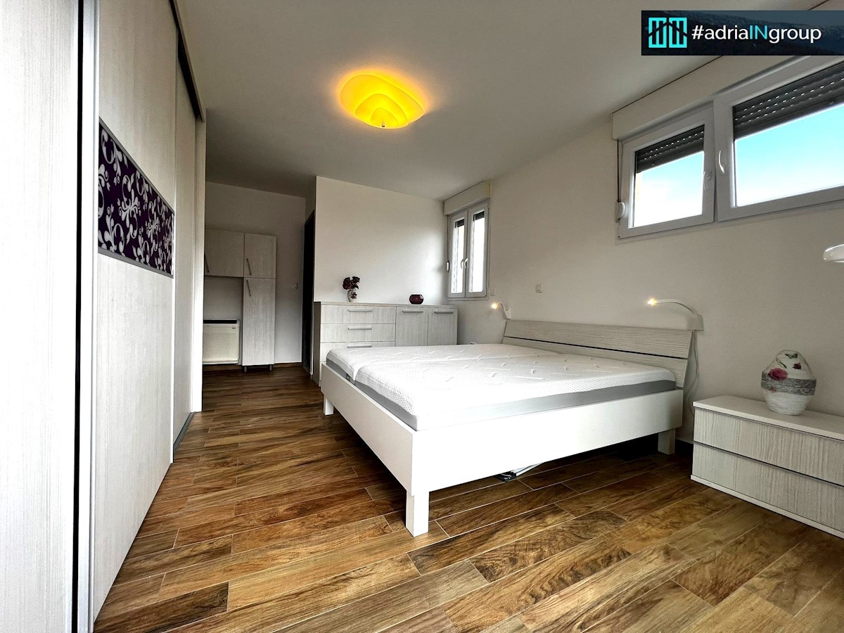 Dugopolje, 4 sobno PENTHOUSE 174m2 // preberi opis / PRILOŽEN VIDEO