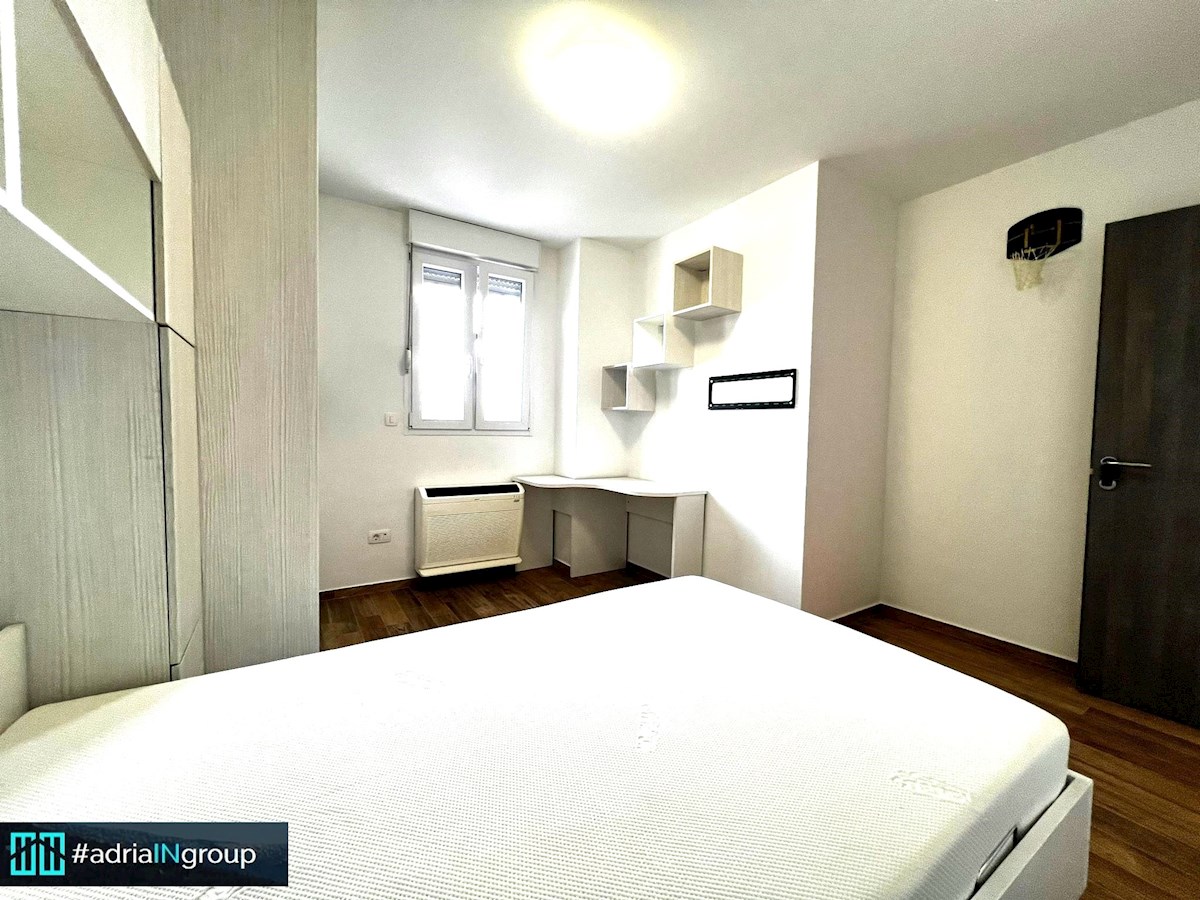 Dugopolje, 4 sobno PENTHOUSE 174m2 // preberi opis / PRILOŽEN VIDEO