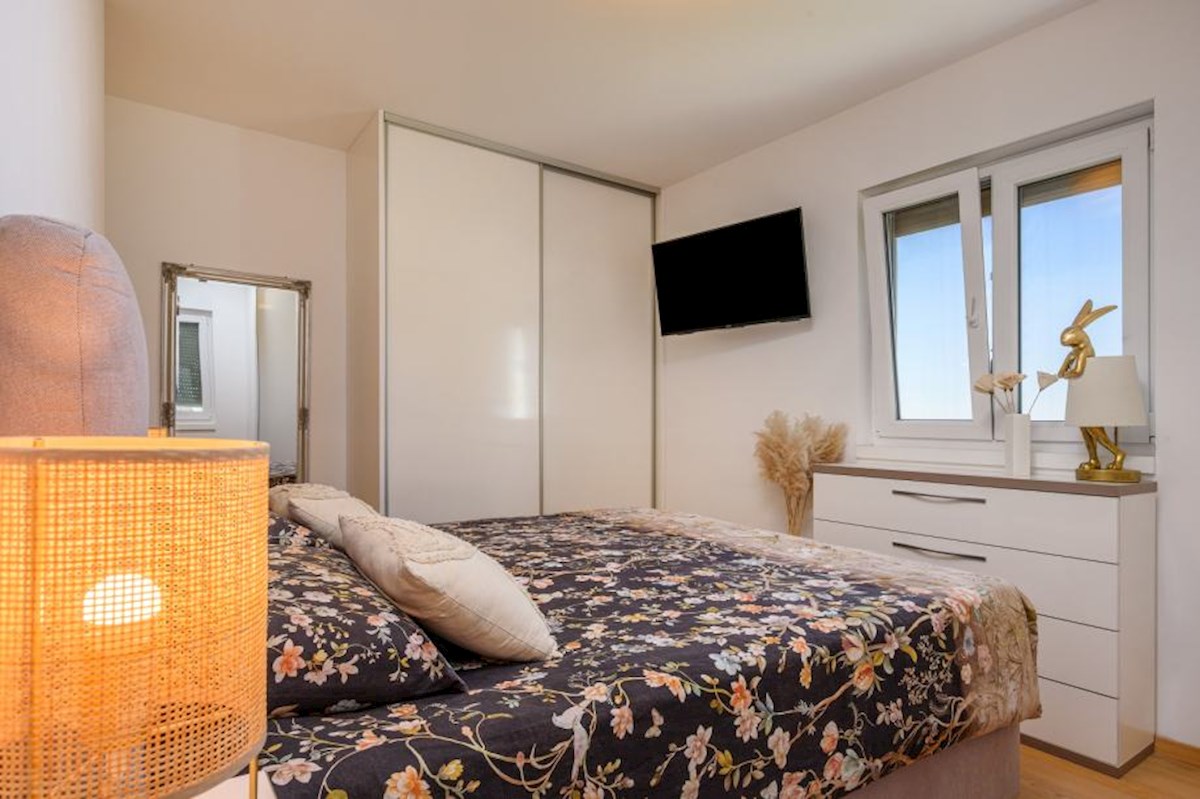 Split, Žnjan // MODERNO 3-sobno stanovanje (novo) - POGLED NA MORJE / preberite opis