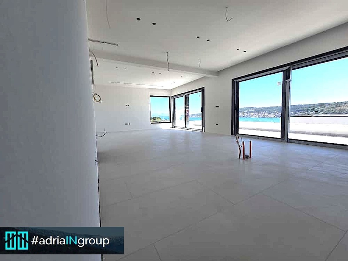 Trogir, LUKSUZNI PENTHOUSE (strešna terasa 120m2) POGLED // preberi opis