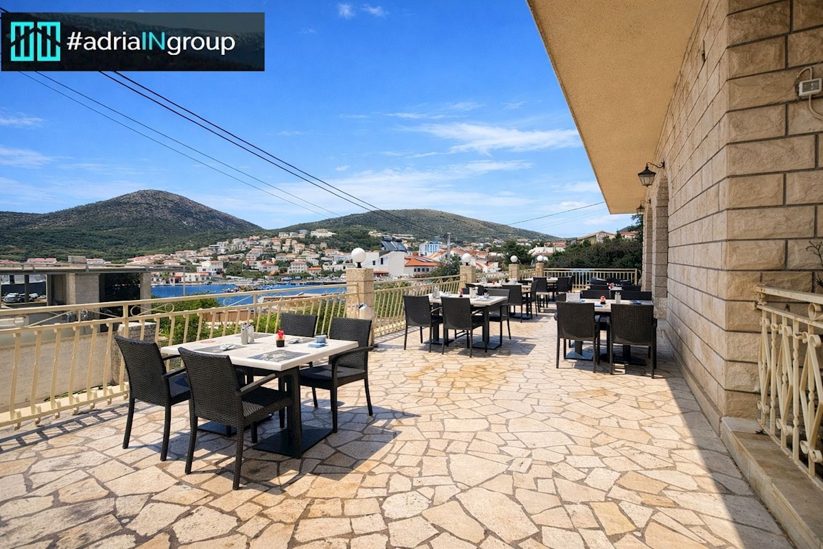 INVESTICIJSKA PRILOŽNOST – MINI HOTEL ALI APARTMAJI V DRUGI VRSTI OD MORJA