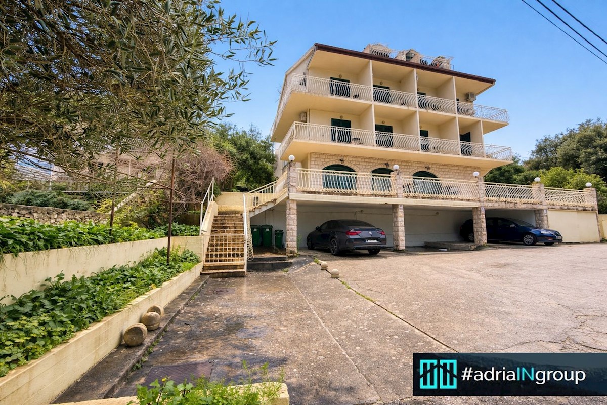 INVESTICIJSKA PRILOŽNOST – MINI HOTEL ALI APARTMAJI V DRUGI VRSTI OD MORJA