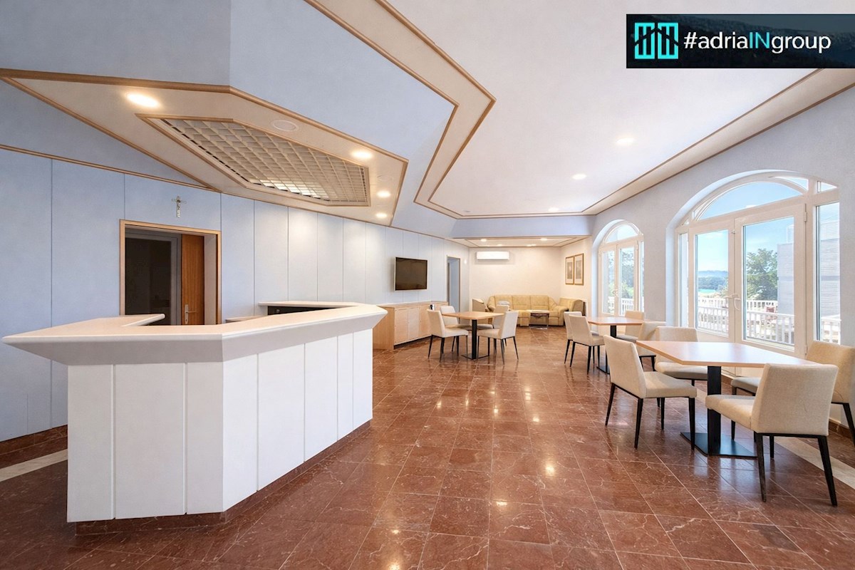 INVESTICIJSKA PRILOŽNOST – MINI HOTEL ALI APARTMAJI V DRUGI VRSTI OD MORJA