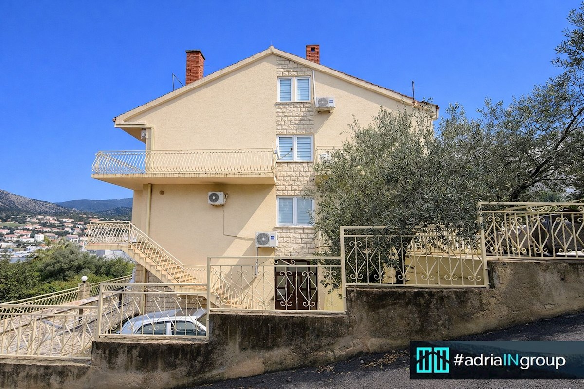 INVESTICIJSKA PRILOŽNOST – MINI HOTEL ALI APARTMAJI V DRUGI VRSTI OD MORJA