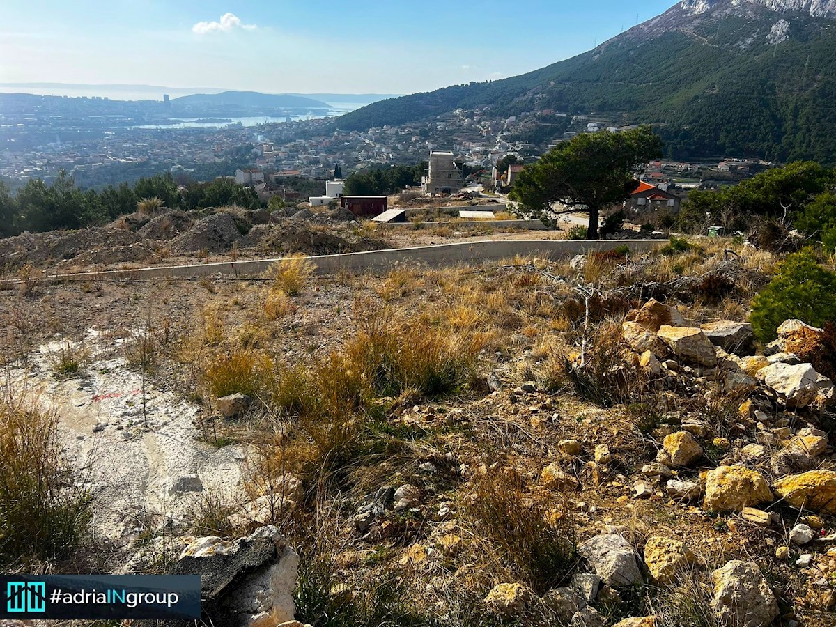 Split (KLIS) zemljišče s projektom // VILA S SPEKTAKULARNIM POGLEDOM / preberi opis