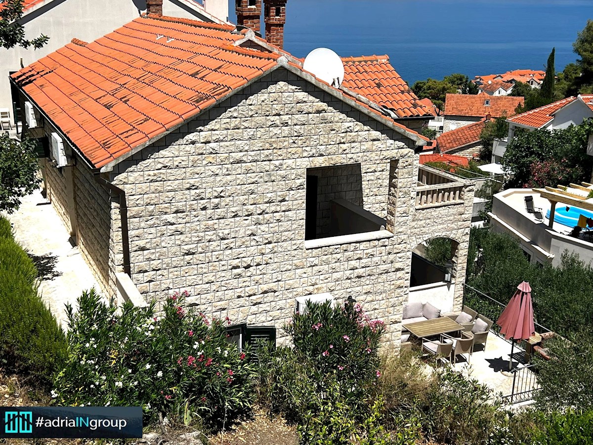 BRAČ // Postira, STANOVANJSKA HIŠA / LOKACIJA-OGLED / video - preberite opis