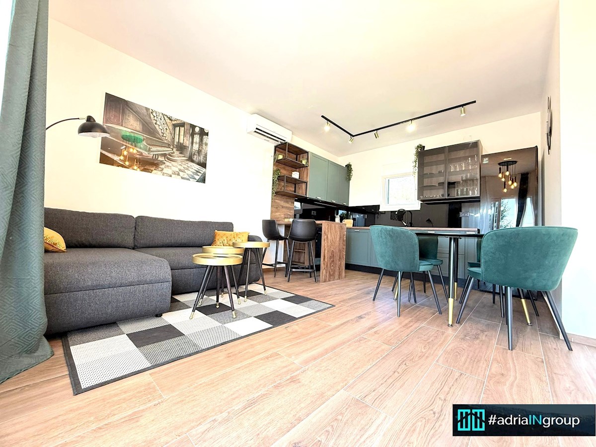 Kaštela, MEDITERANSKA HIŠA (novogradnja) INTIMA - preberite opis / VIDEO