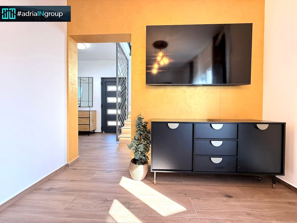 Kaštela, MEDITERANSKA HIŠA (novogradnja) INTIMA - preberite opis / VIDEO