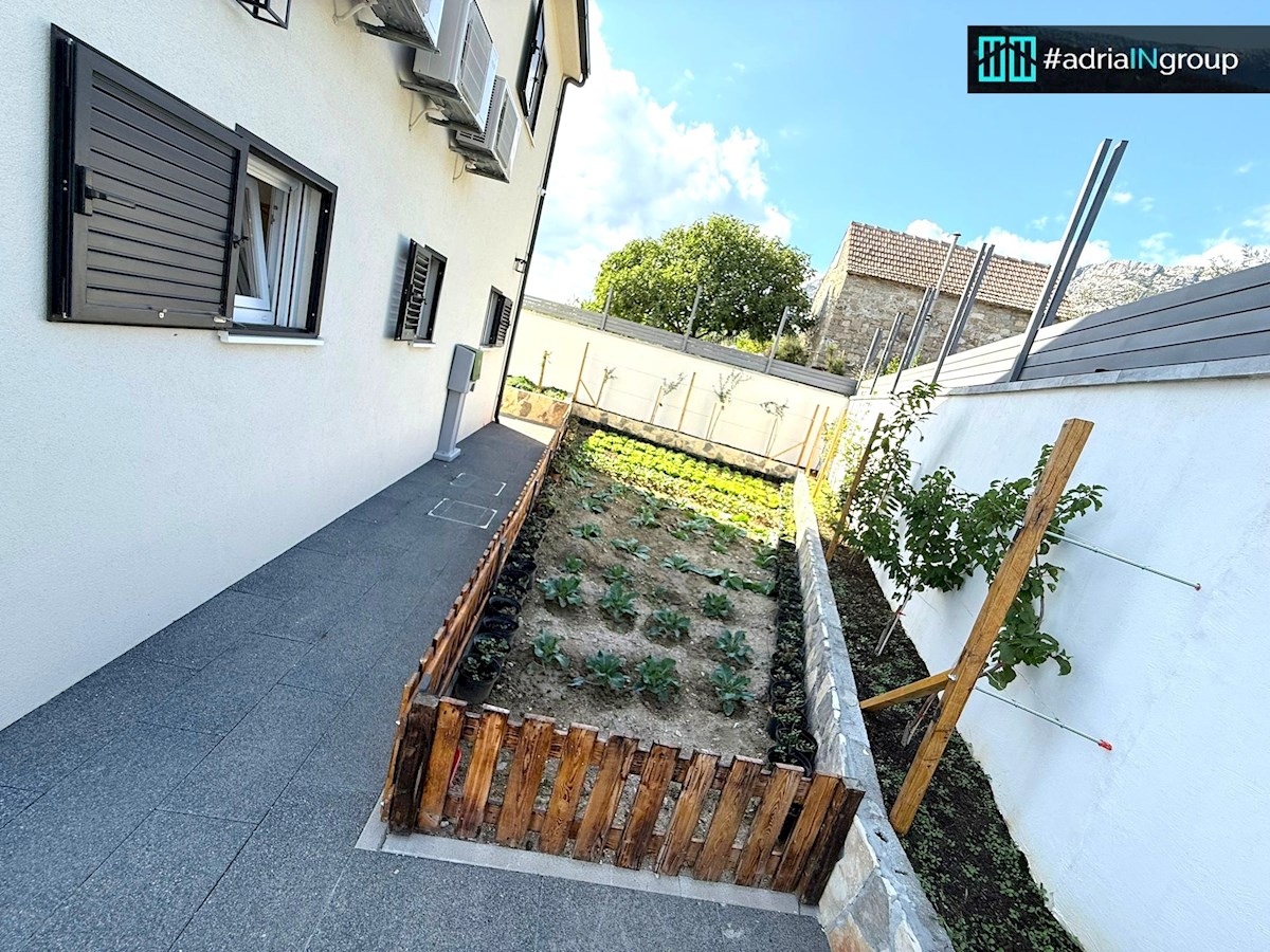 Kaštela, MEDITERANSKA HIŠA (novogradnja) INTIMA - preberite opis / VIDEO