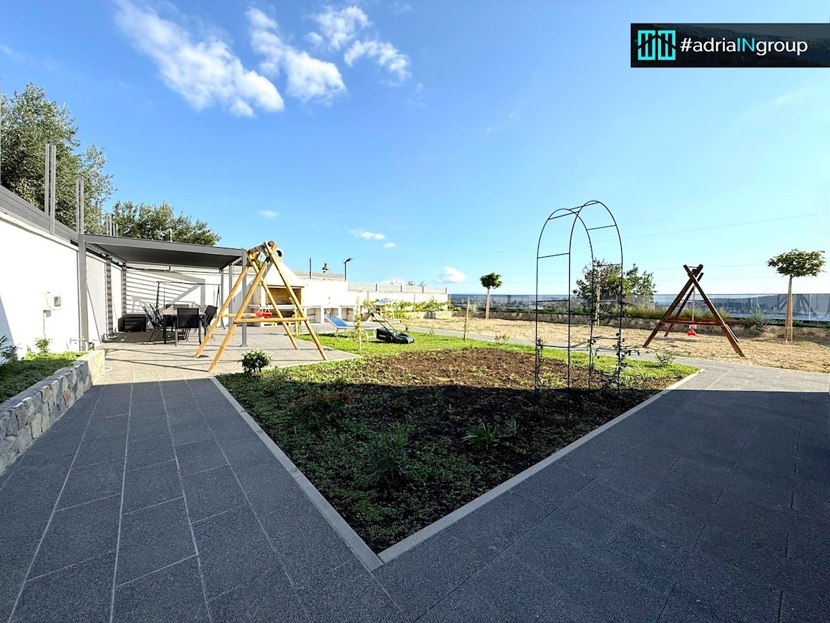 Kaštela, MEDITERANSKA HIŠA (novogradnja) INTIMA - preberite opis / VIDEO