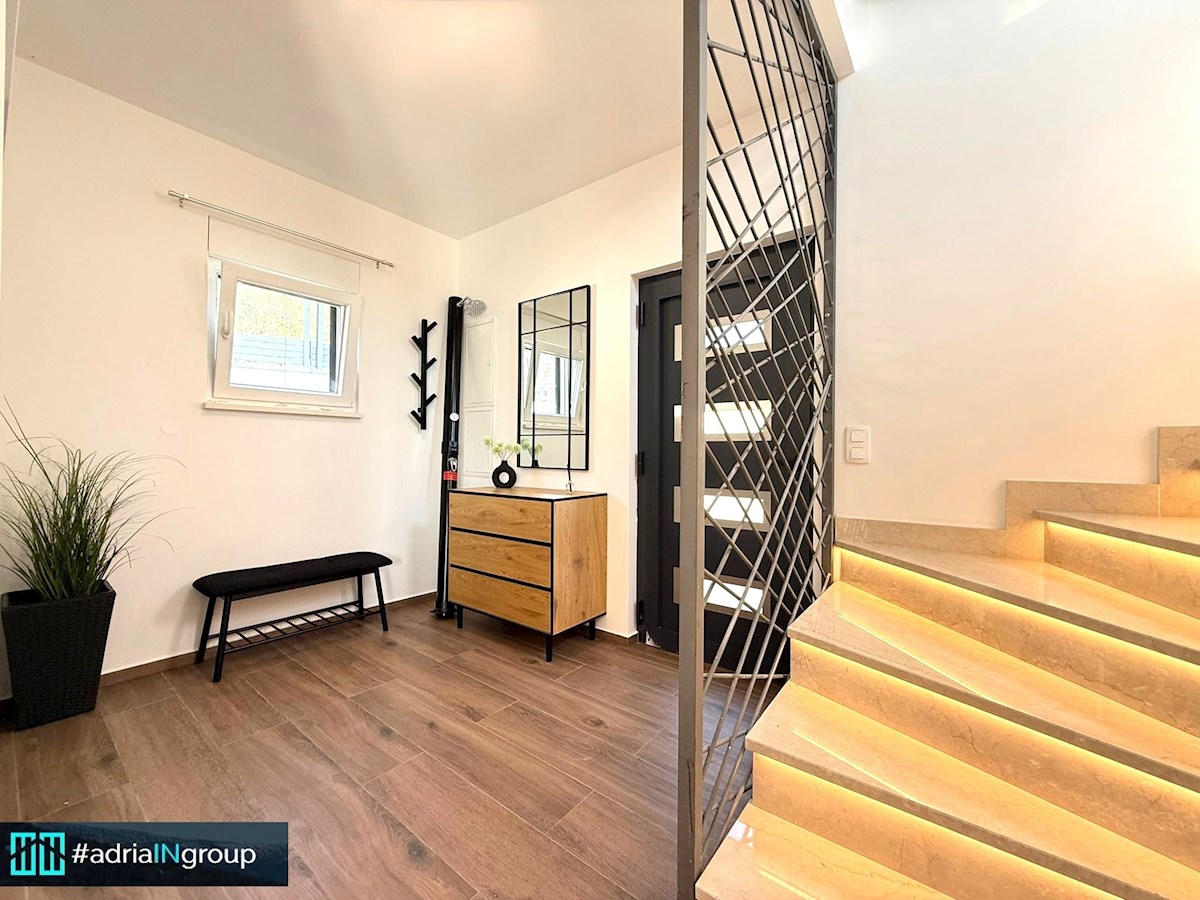 Kaštela, MEDITERANSKA HIŠA (novogradnja) INTIMA - preberite opis / VIDEO