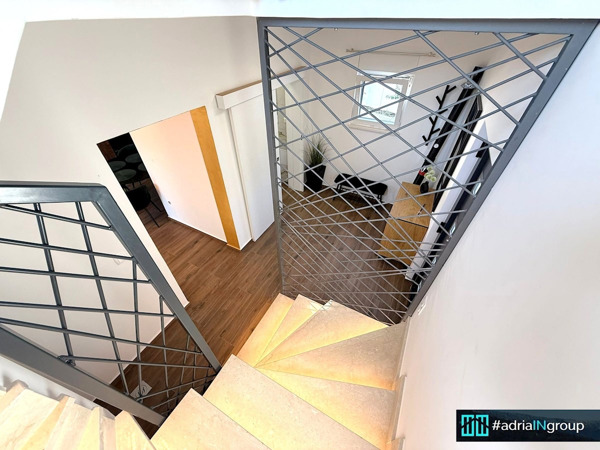 Kaštela, MEDITERANSKA HIŠA (novogradnja) INTIMA - preberite opis / VIDEO