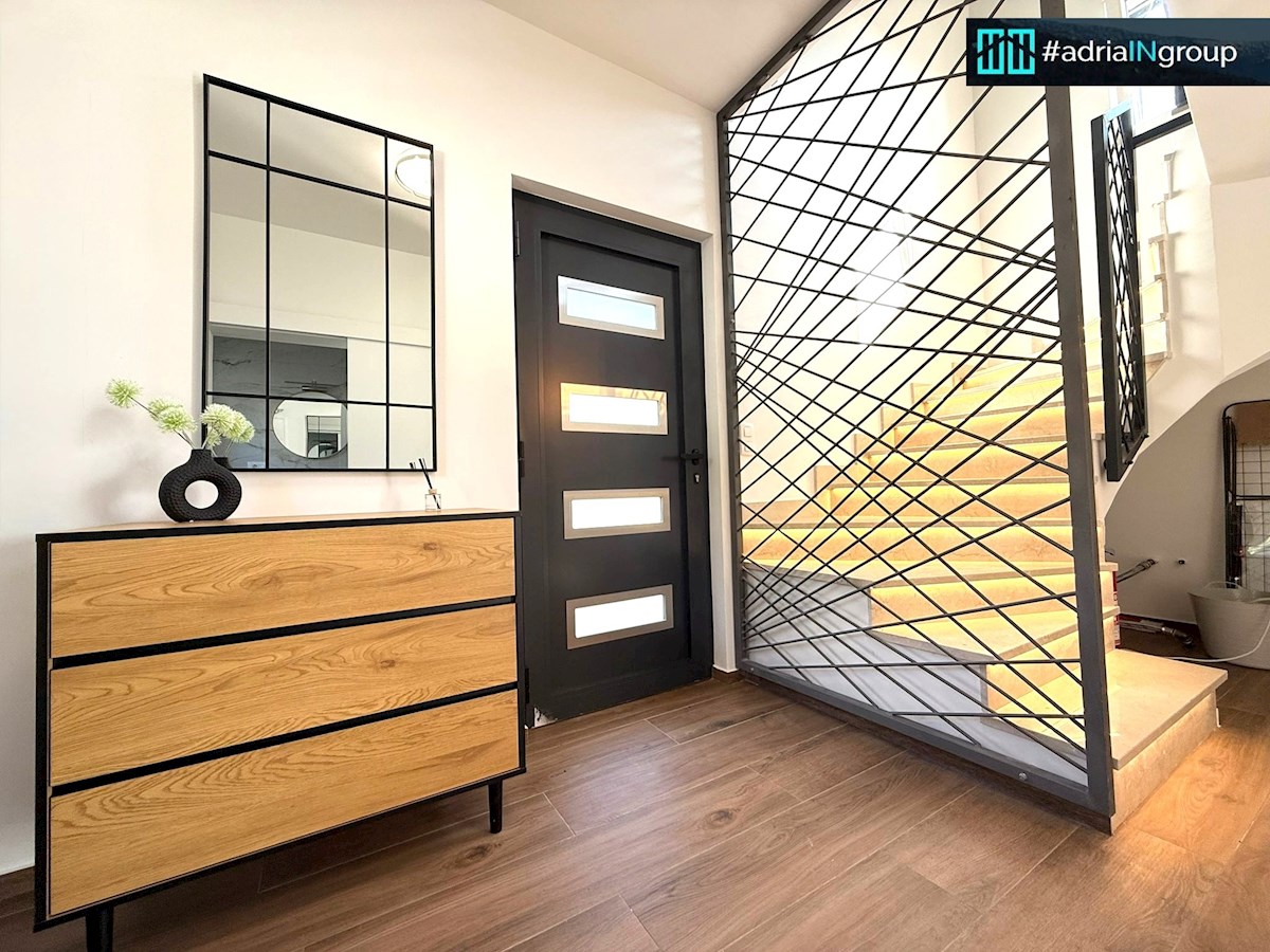 Kaštela, MEDITERANSKA HIŠA (novogradnja) INTIMA - preberite opis / VIDEO