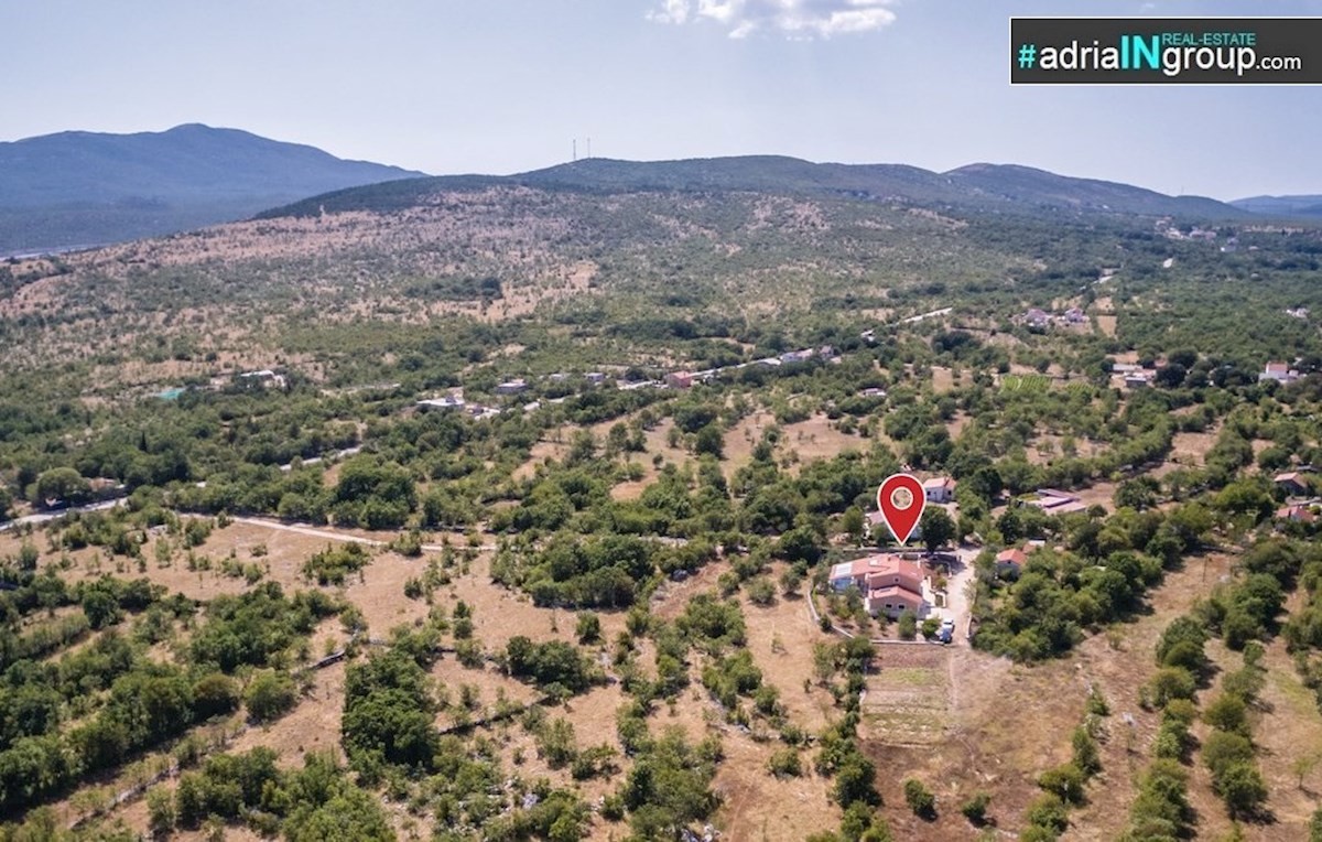 Okolica Splita / OAZA MIRU / Vila z notranjim bazenom / Vas Veliki Bročanac
