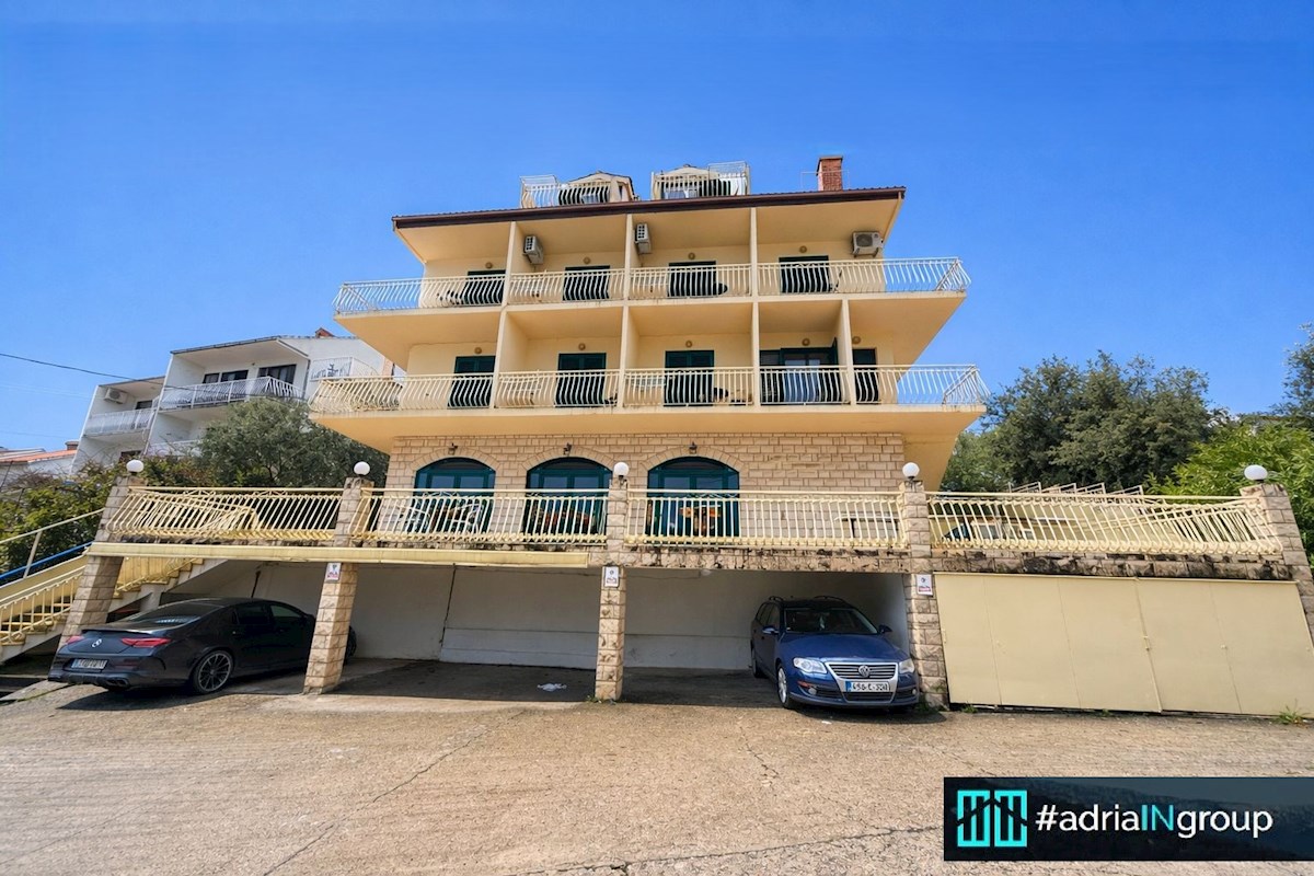 INVESTICIJSKA PRILOŽNOST – MINI HOTEL ALI APARTMAJI V DRUGI VRSTI OD MORJA