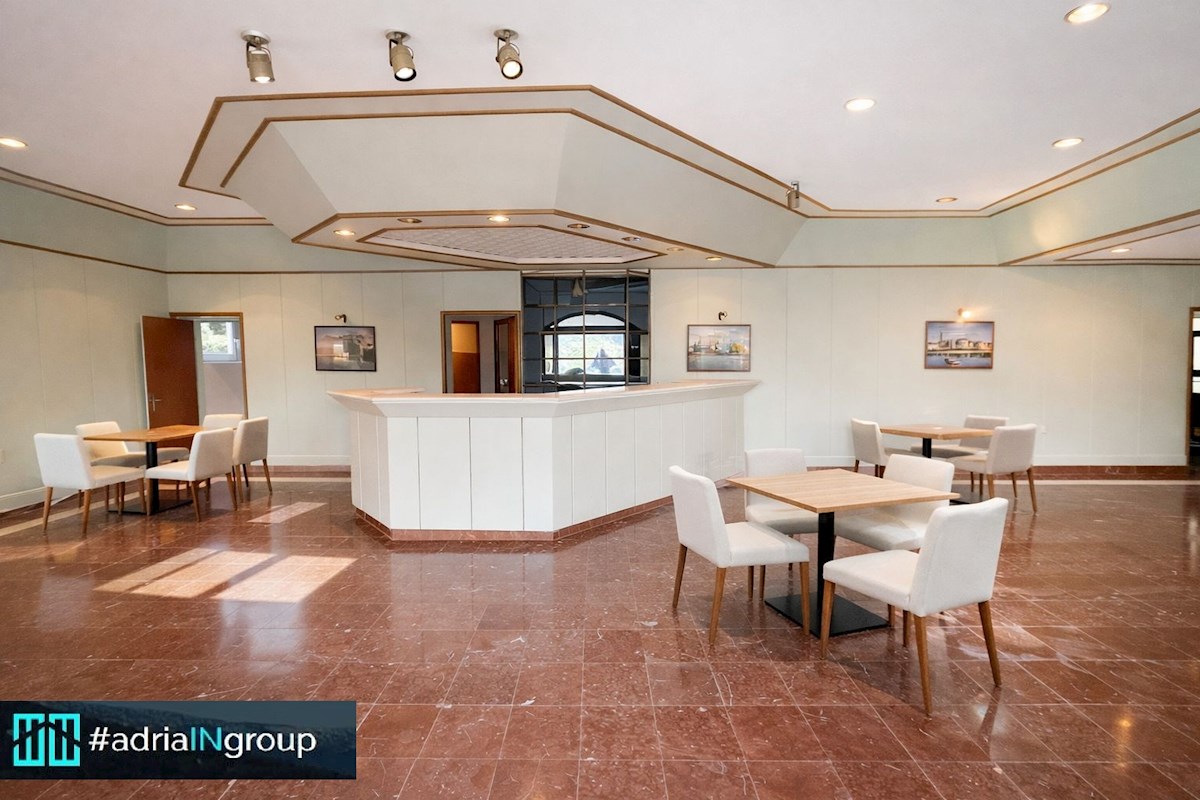 INVESTICIJSKA PRILOŽNOST – MINI HOTEL ALI APARTMAJI V DRUGI VRSTI OD MORJA