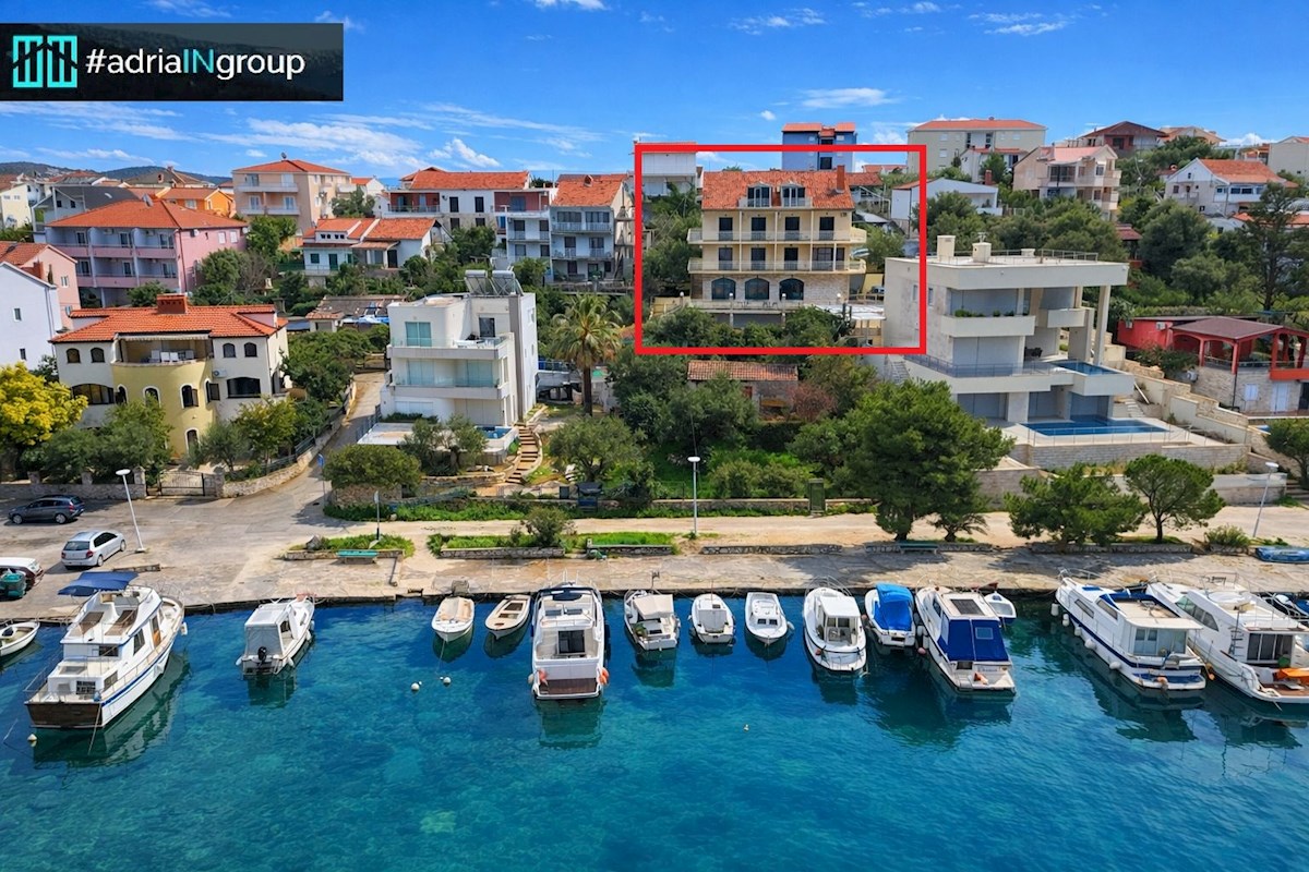 INVESTICIJSKA PRILOŽNOST – MINI HOTEL ALI APARTMAJI V DRUGI VRSTI OD MORJA