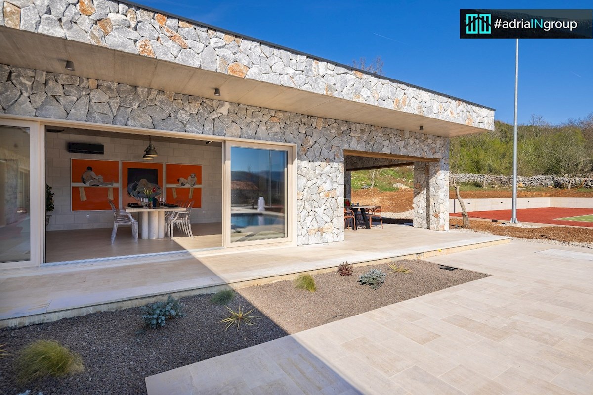 JEDINSTVENA MEDITERANSKA VILA PRI SPLITU / preberi opis - VIDEO