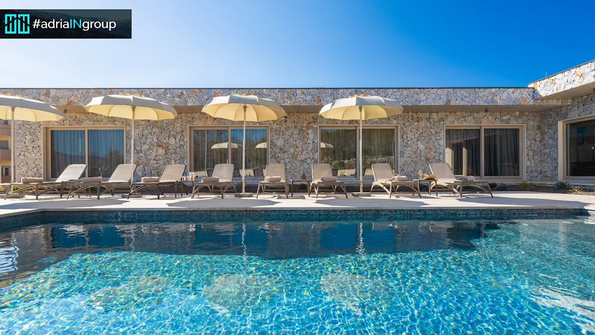 JEDINSTVENA MEDITERANSKA VILA PRI SPLITU / preberi opis - VIDEO