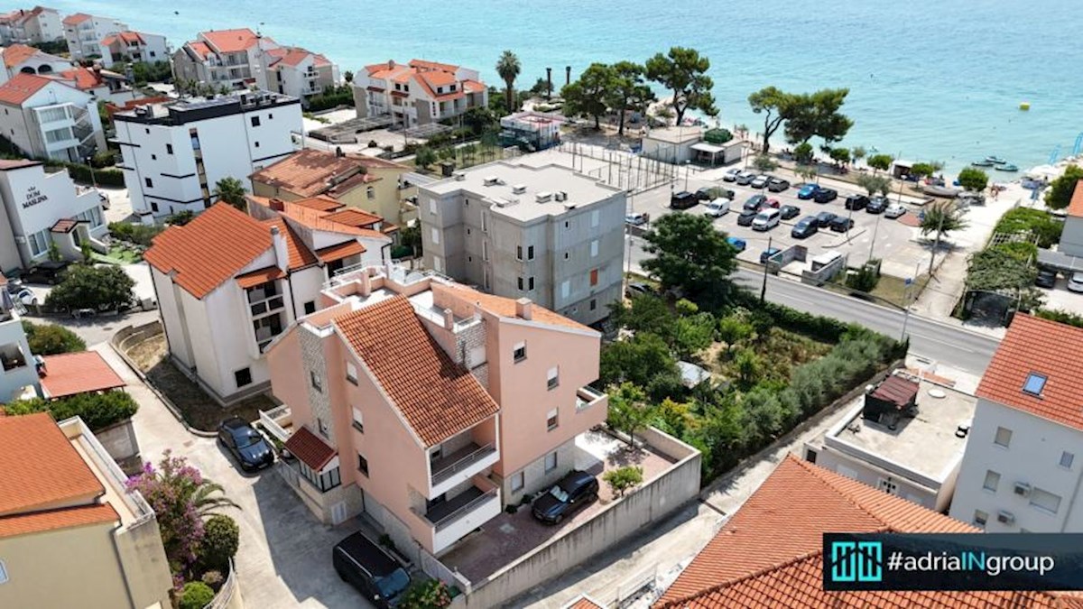 Manjša stanovanjska stavba na atraktivni lokaciji – Podstrana / preberite opis