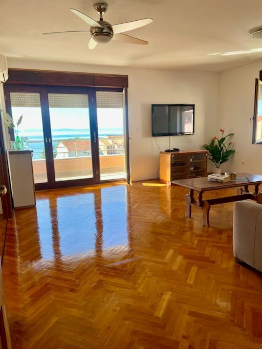 Manjša stanovanjska stavba na atraktivni lokaciji – Podstrana / preberite opis