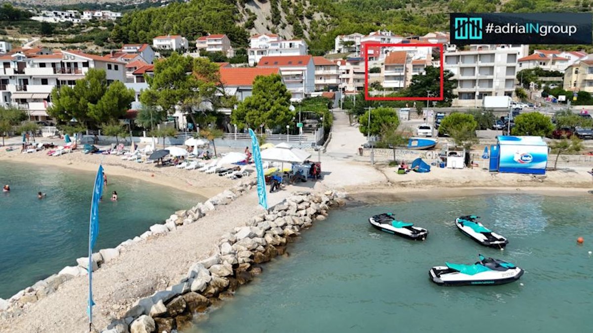 Manjša stanovanjska stavba na atraktivni lokaciji – Podstrana / preberite opis