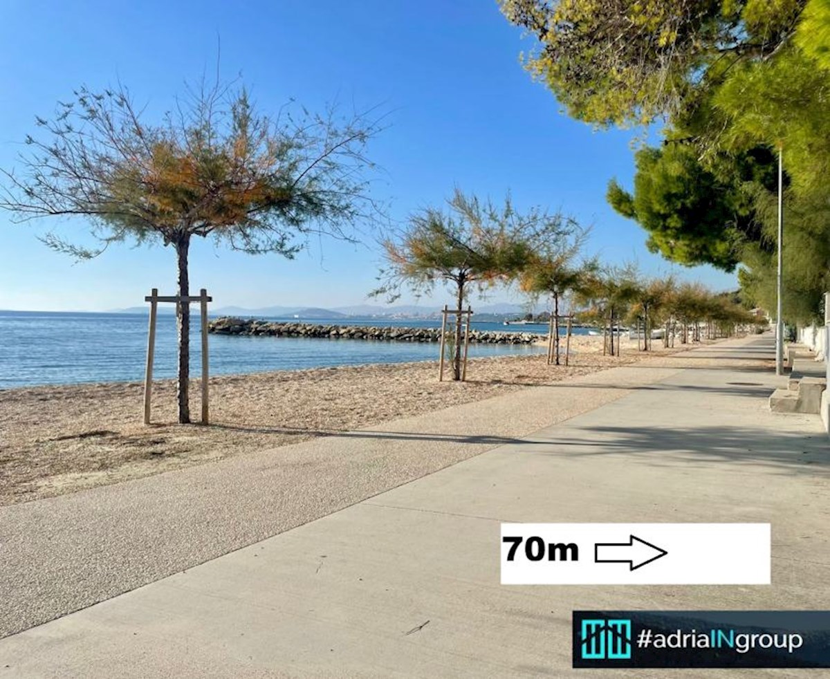 Manjša stanovanjska stavba na atraktivni lokaciji – Podstrana / preberite opis