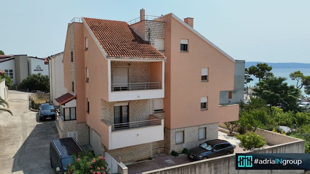 Manjša stanovanjska stavba na atraktivni lokaciji – Podstrana / preberite opis