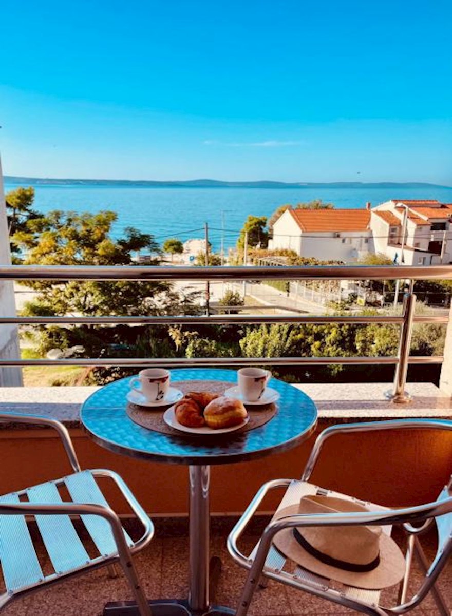 Manjša stanovanjska stavba na atraktivni lokaciji – Podstrana / preberite opis