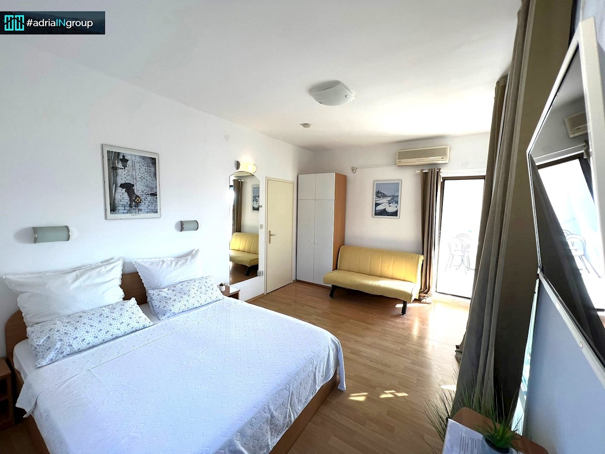 Kaštel Štafilić, VIDEO / 15 apartmajev / mini hotel / restavracija / PREBERI OPIS