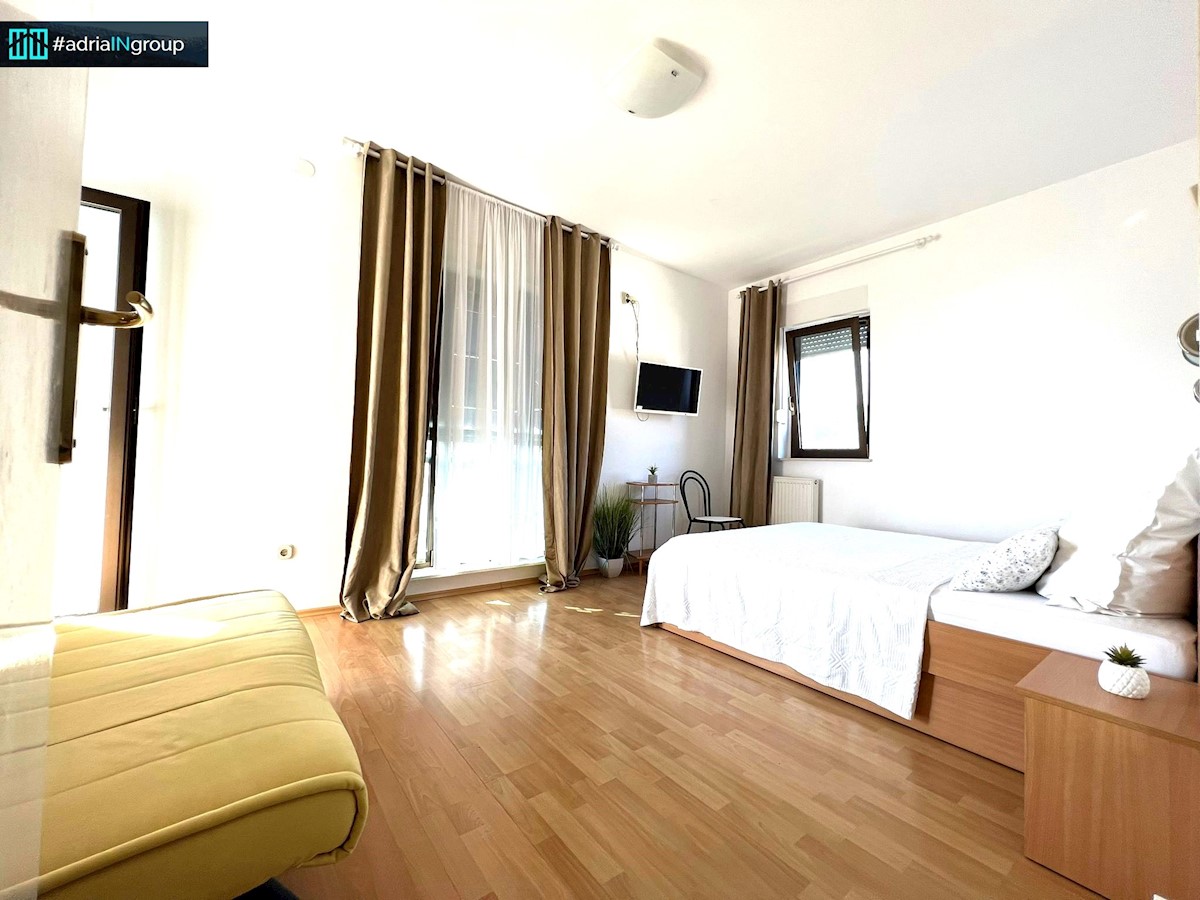 Kaštel Štafilić, VIDEO / 15 apartmajev / mini hotel / restavracija / PREBERI OPIS