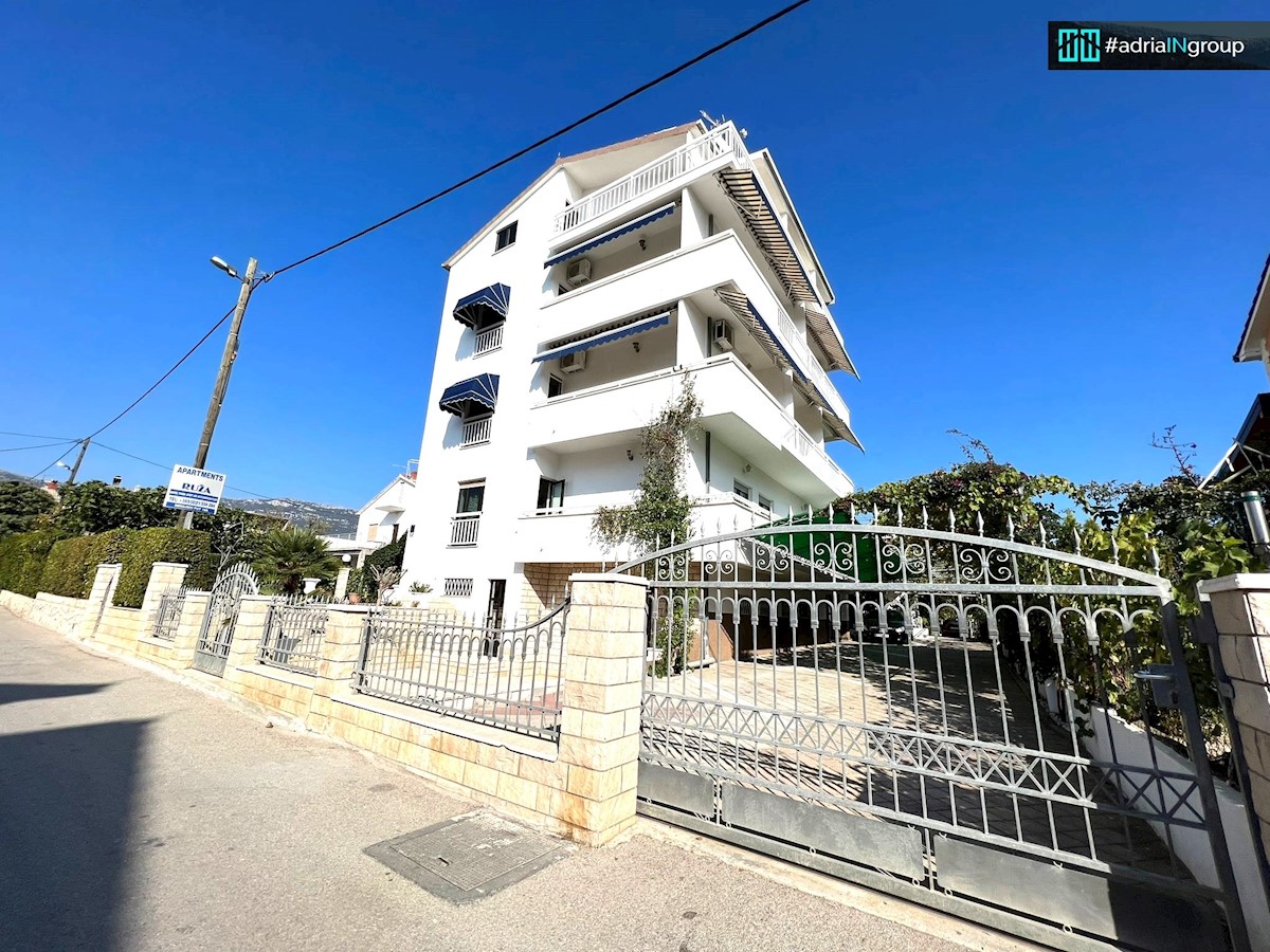 Kaštel Štafilić, VIDEO / 15 apartmajev / mini hotel / restavracija / PREBERI OPIS