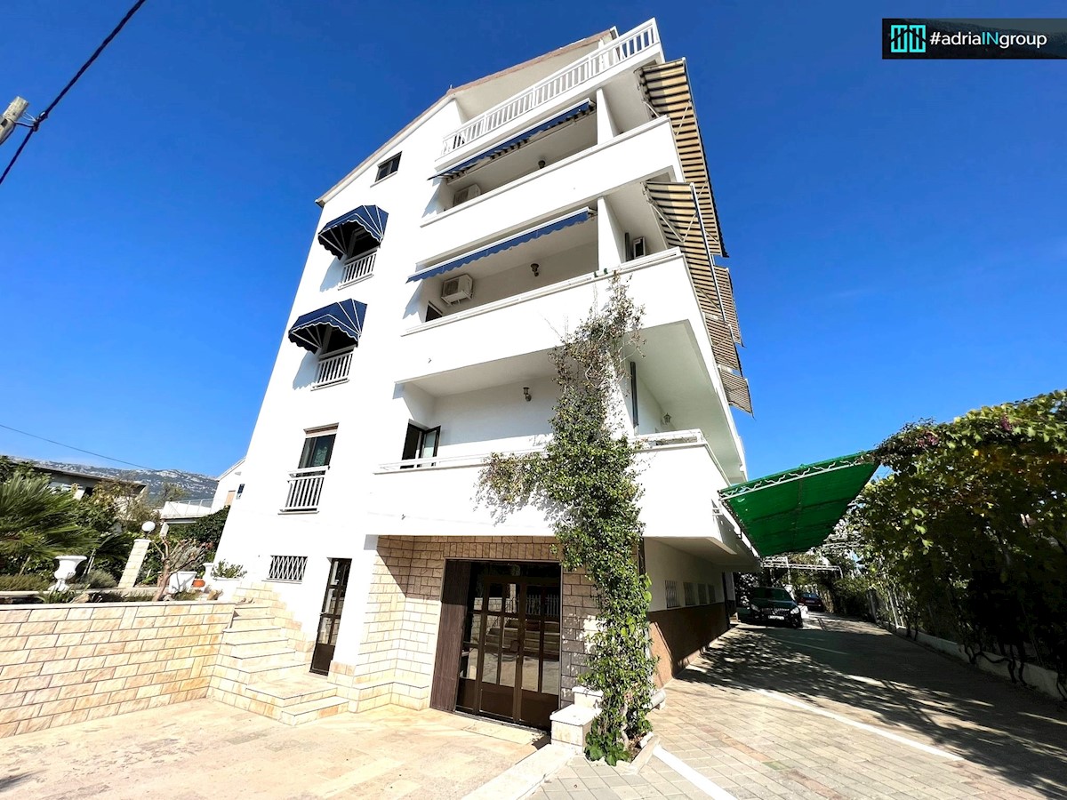 Kaštel Štafilić, VIDEO / 15 apartmajev / mini hotel / restavracija / PREBERI OPIS