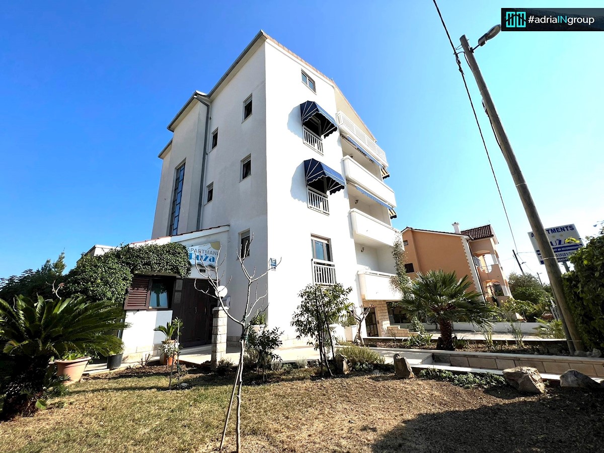 Kaštel Štafilić, VIDEO / 15 apartmajev / mini hotel / restavracija / PREBERI OPIS