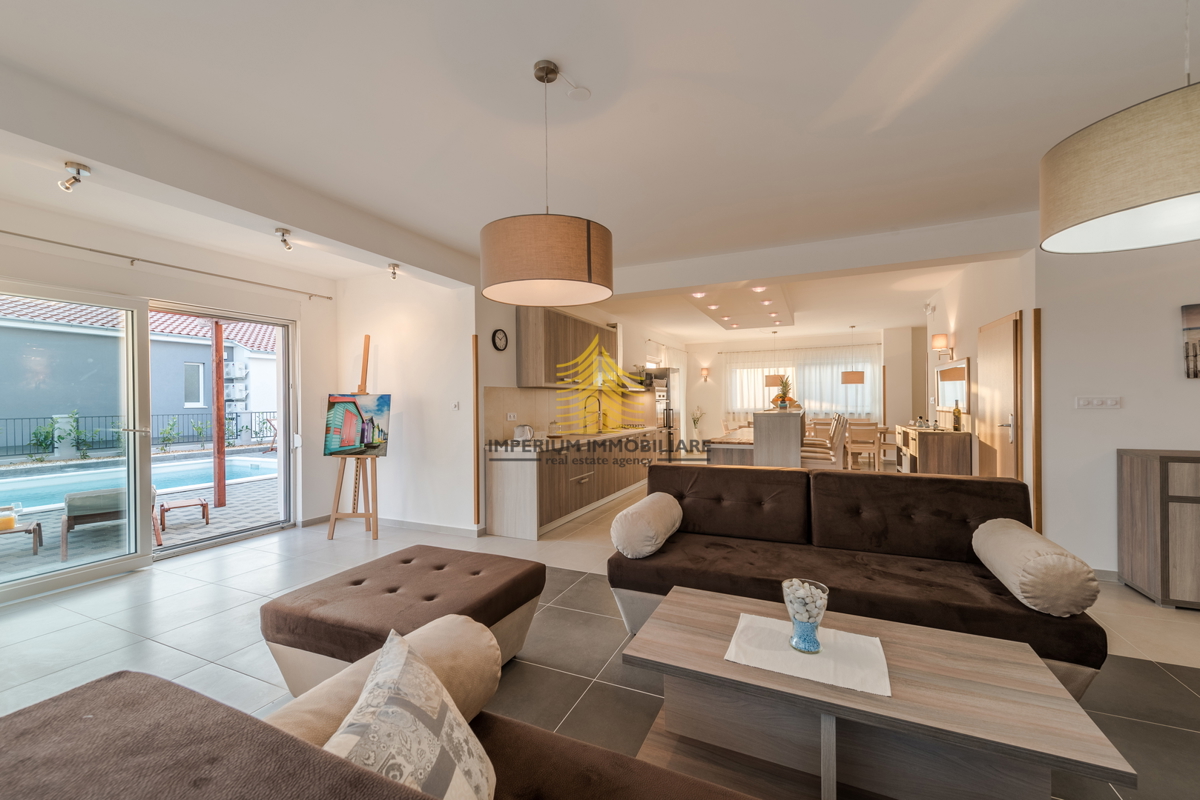 Hiša, Prodaja, Vila