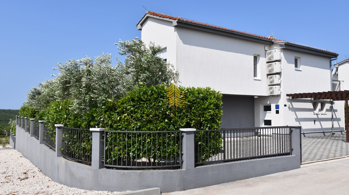 Hiša, Prodaja, Vila